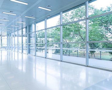 emergency glass repair in Country Club, FL